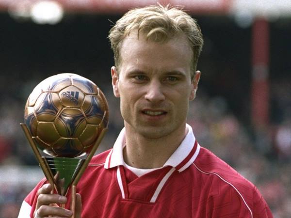 Dennis Bergkamp là một trong những tiền đạo lừng danh của Arsenal