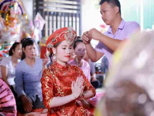 Lên đồng – Một trong hai cách xin số đề người âm