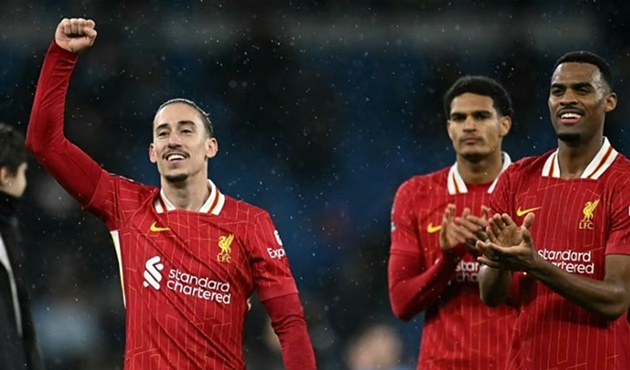 Tăng cường hàng công – Chia lửa với Mohamed Salah