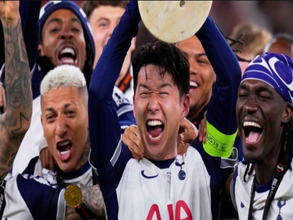 Tin BĐ: Mourinho xúc động khi Tottenham vô địch Europa League