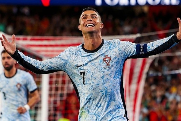 Hành trình đưa Ronaldo đến cột mốc 900 bàn thắng