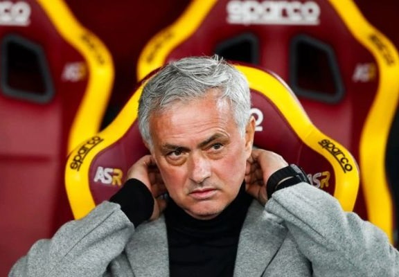 Roma muốn gia hạn hợp đồng Mourinho đến 2027