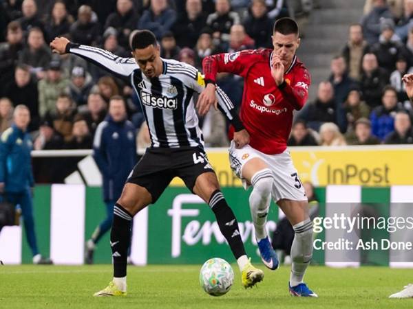 Lịch sử đối đầu giữa Manchester United với Newcastle