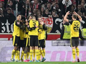 Dortmund thể hiện bản lĩnh trước Stuttgart