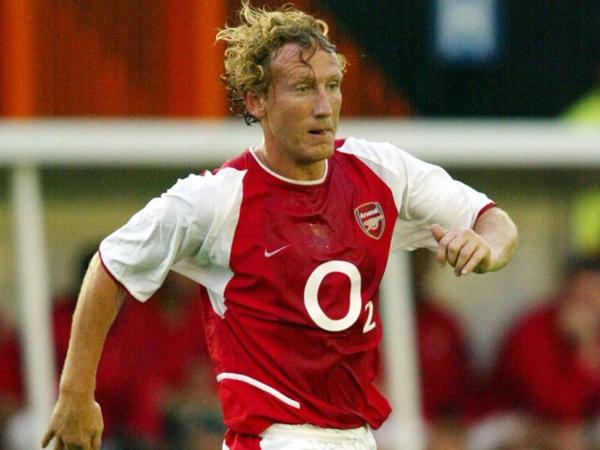 Danh sách tiền vệ Arsenal thi đấu nhiều nhất cho CLB